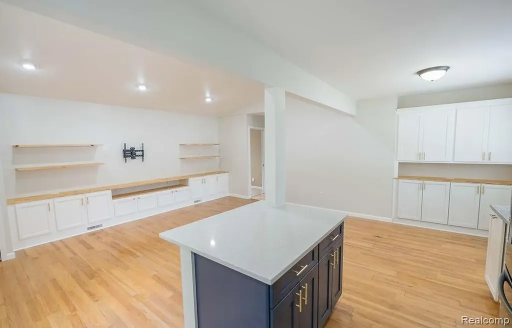 3452 Cone Avenue Rochester Hills City MI 48309