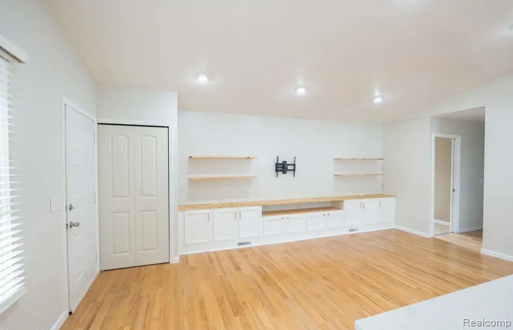 3452 Cone Avenue Rochester Hills City MI 48309