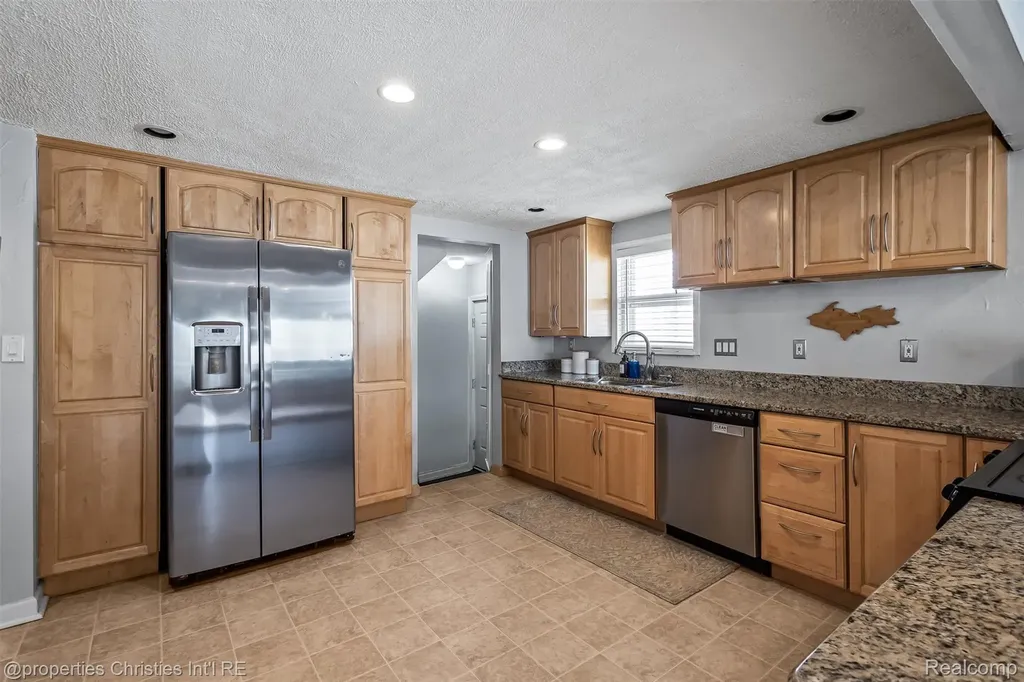 68 Highland Avenue Clawson City MI 48017