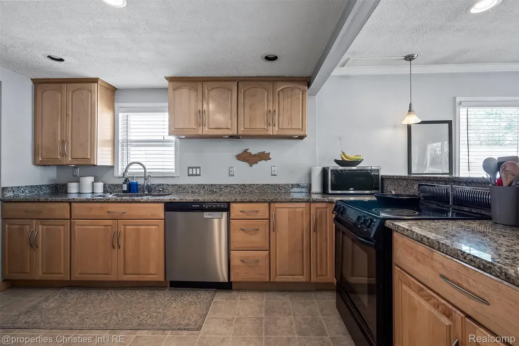 68 Highland Avenue Clawson City MI 48017