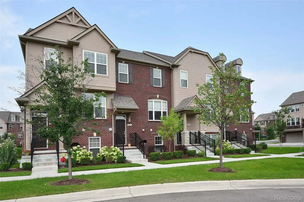 2888 Glenbar Circle Rochester Hills City MI 48307