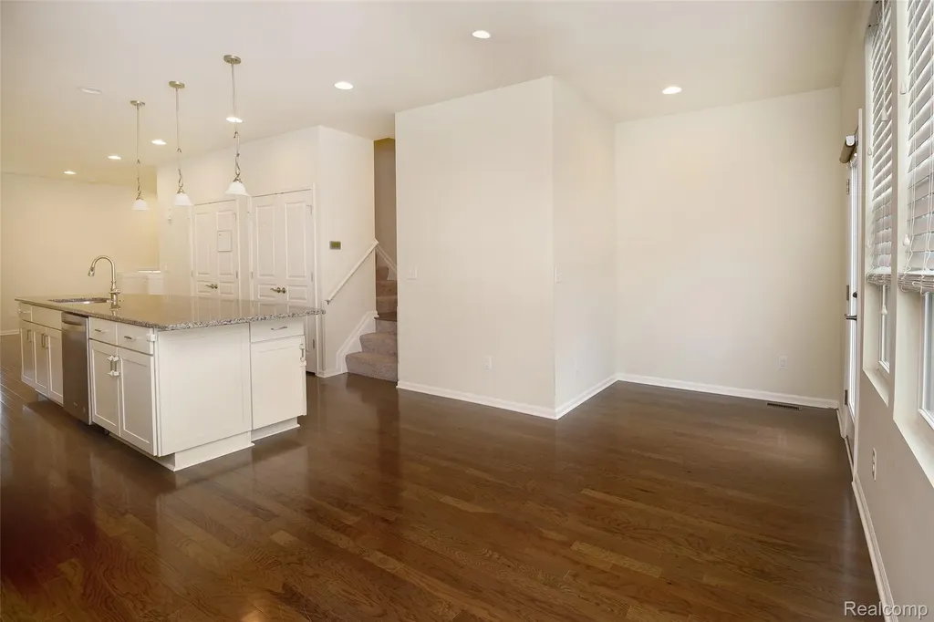 2888 Glenbar Circle Rochester Hills City MI 48307