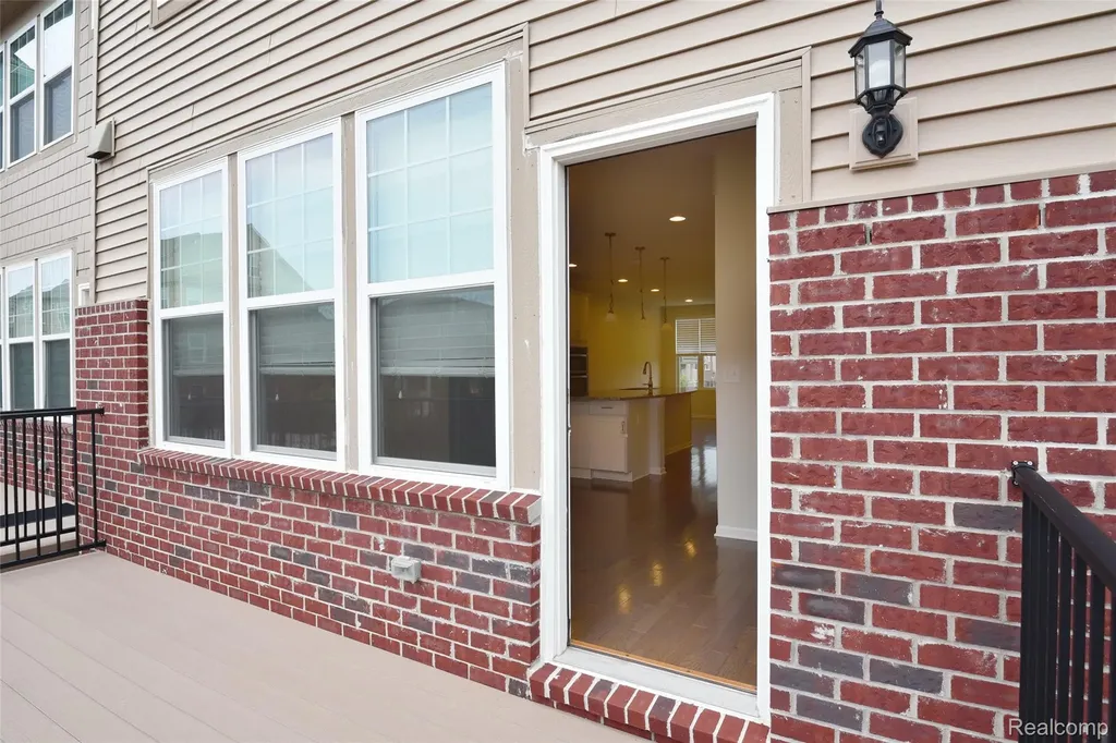 2888 Glenbar Circle Rochester Hills City MI 48307