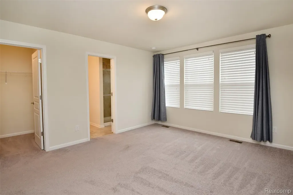 2888 Glenbar Circle Rochester Hills City MI 48307