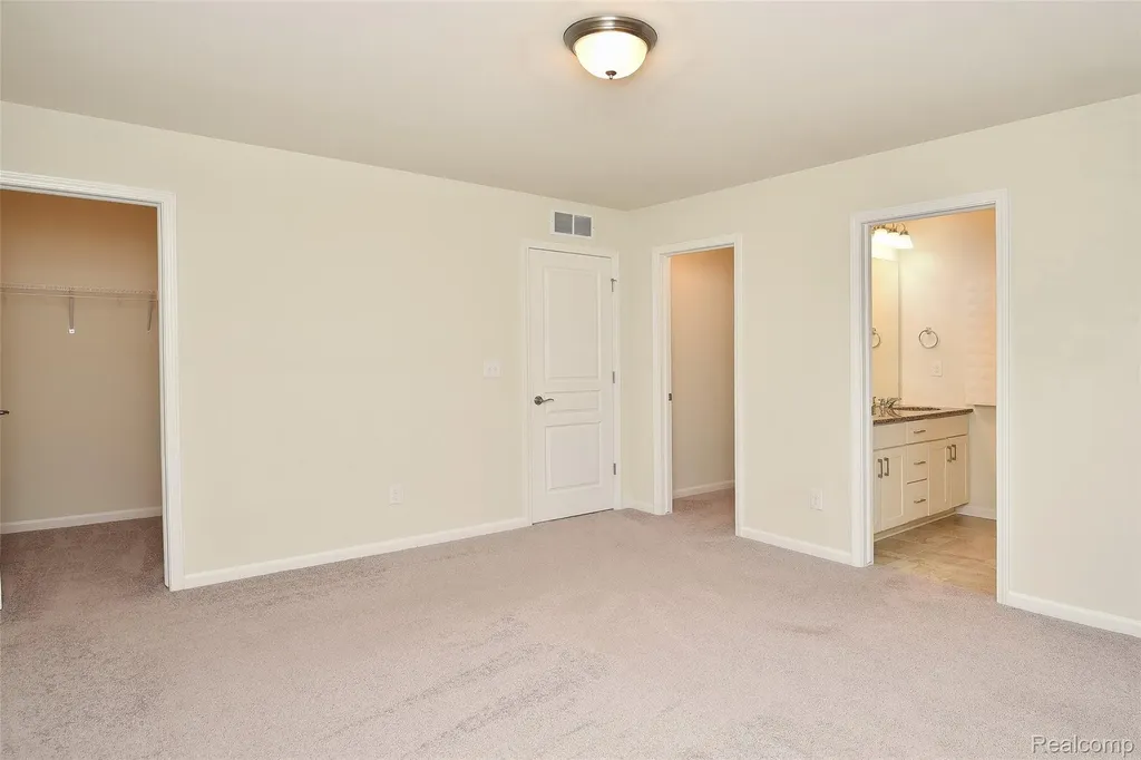 2888 Glenbar Circle Rochester Hills City MI 48307
