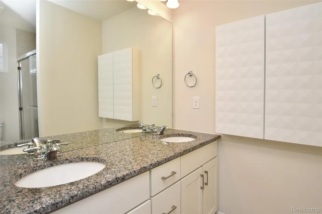 2888 Glenbar Circle Rochester Hills City MI 48307