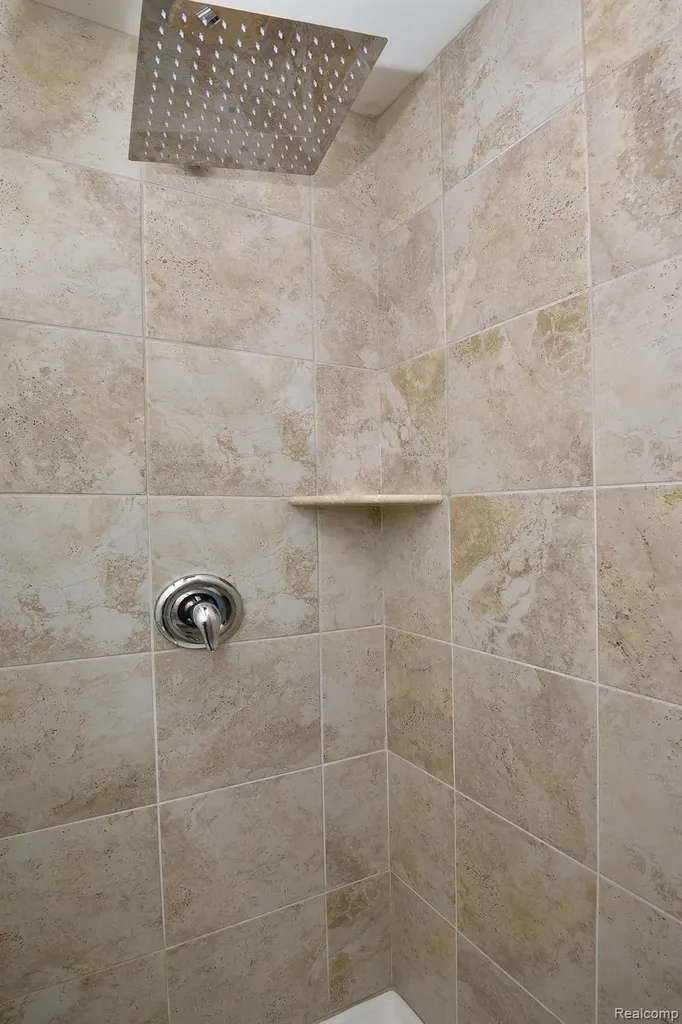 2888 Glenbar Circle Rochester Hills City MI 48307