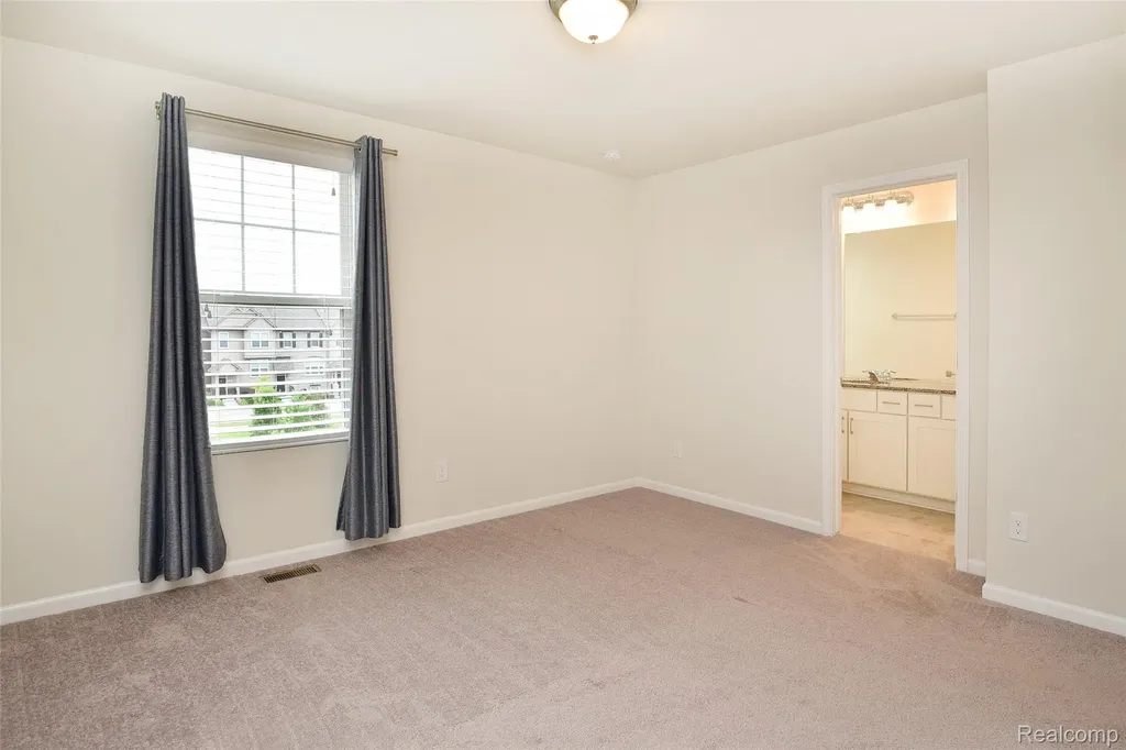 2888 Glenbar Circle Rochester Hills City MI 48307