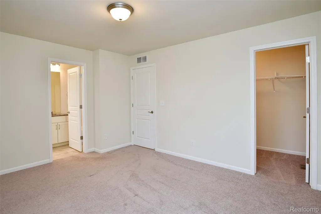2888 Glenbar Circle Rochester Hills City MI 48307