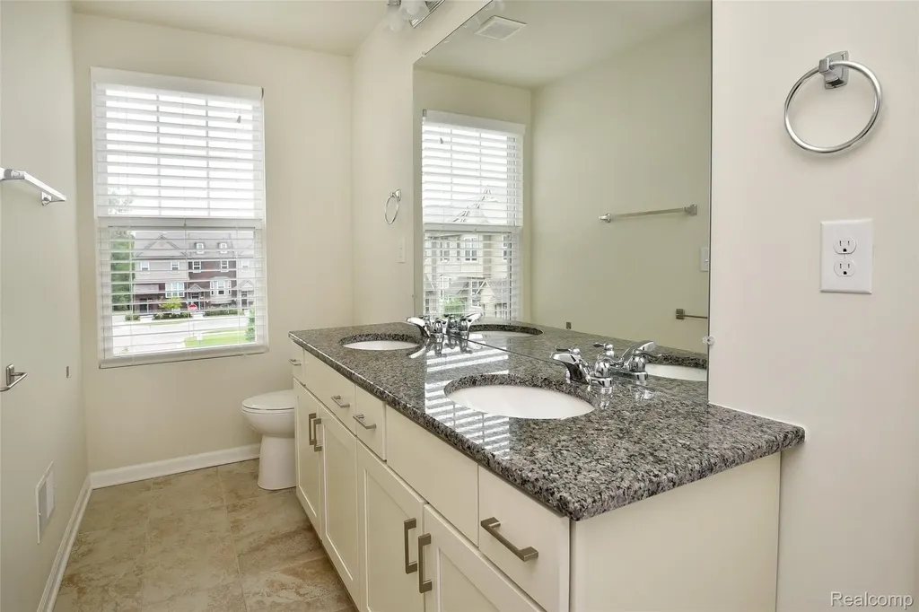 2888 Glenbar Circle Rochester Hills City MI 48307