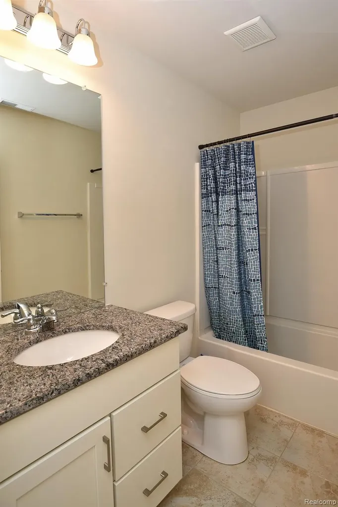 2888 Glenbar Circle Rochester Hills City MI 48307