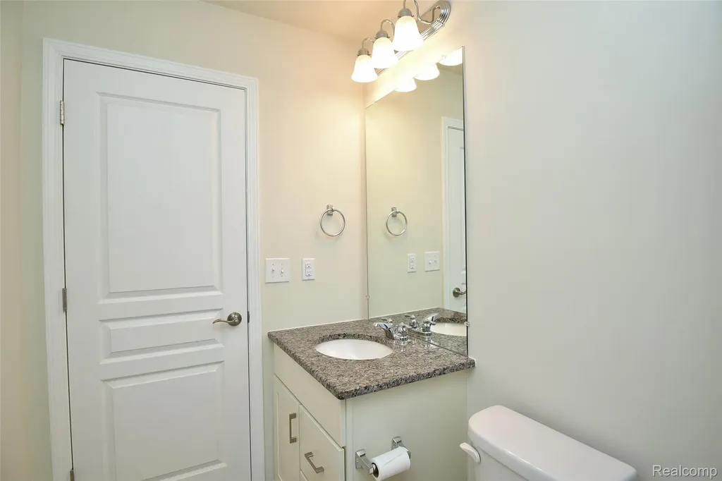 2888 Glenbar Circle Rochester Hills City MI 48307
