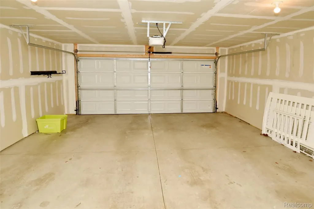 2888 Glenbar Circle Rochester Hills City MI 48307
