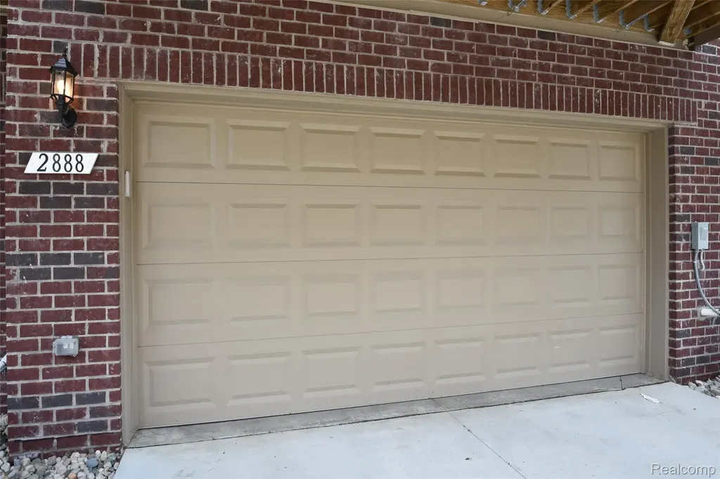 2888 Glenbar Circle Rochester Hills City MI 48307