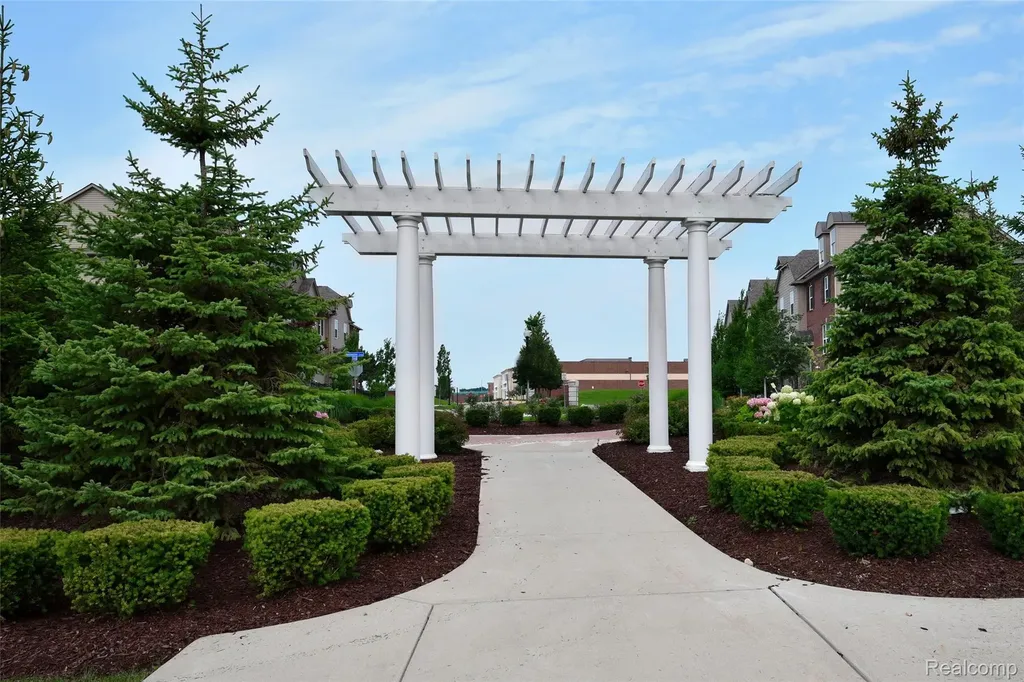 2888 Glenbar Circle Rochester Hills City MI 48307