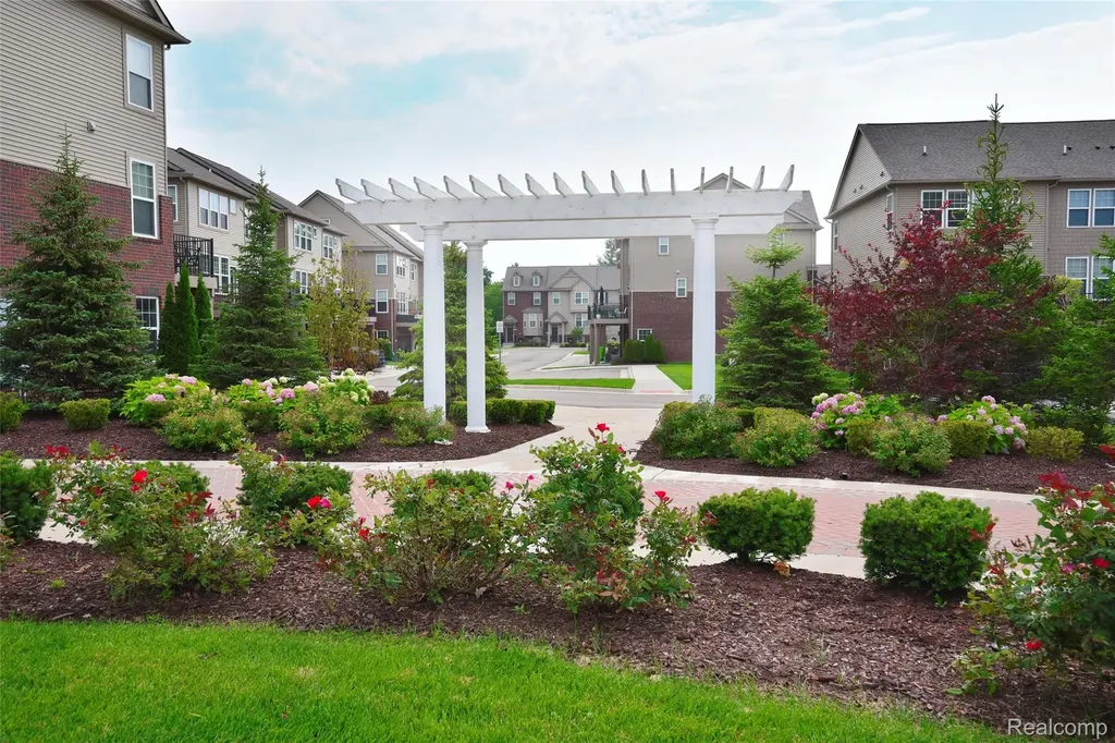2888 Glenbar Circle Rochester Hills City MI 48307