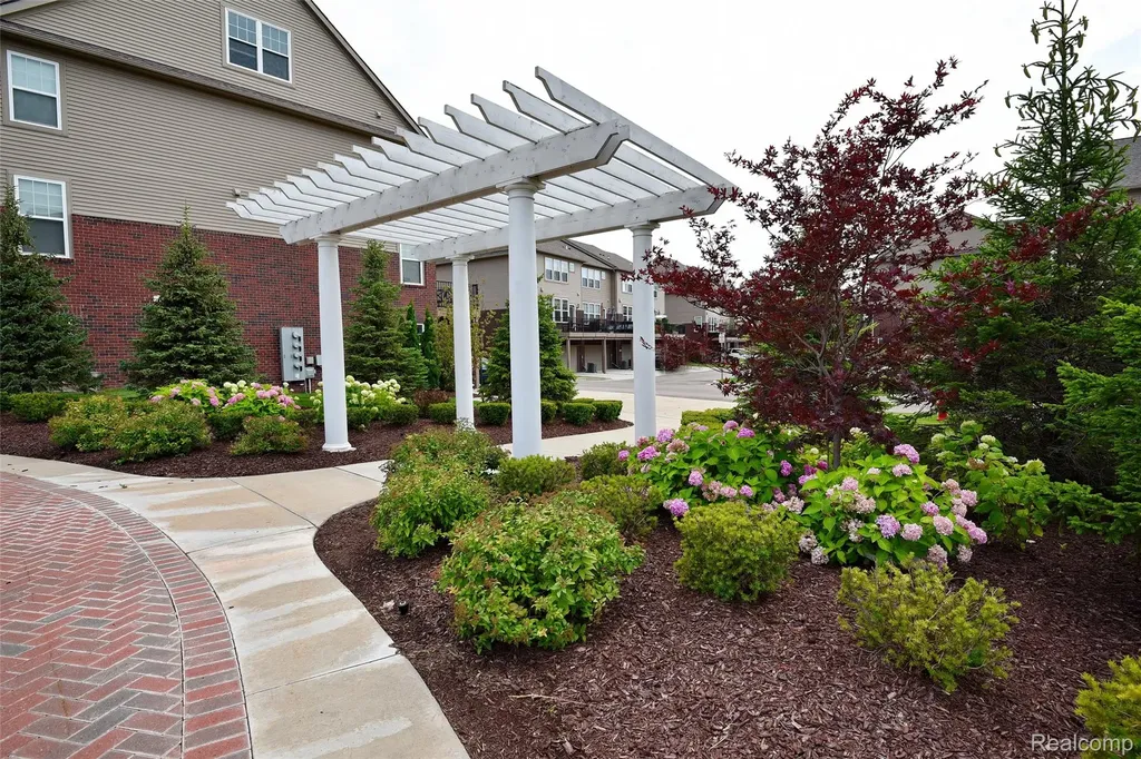 2888 Glenbar Circle Rochester Hills City MI 48307