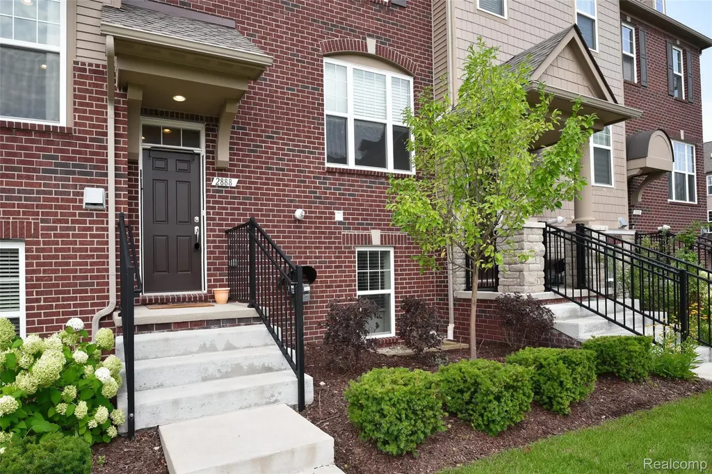 2888 Glenbar Circle Rochester Hills City MI 48307