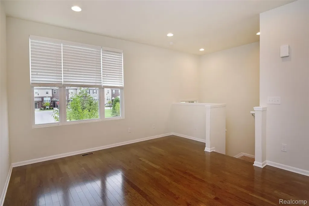 2888 Glenbar Circle Rochester Hills City MI 48307
