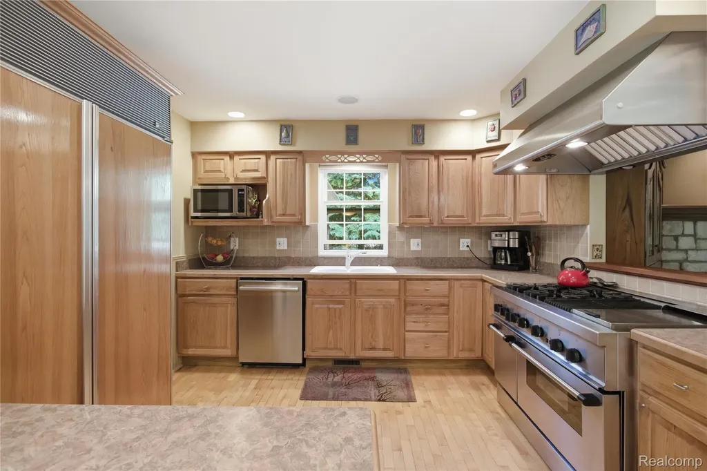 830 Hemingway Road Orion Charter Township MI 48362
