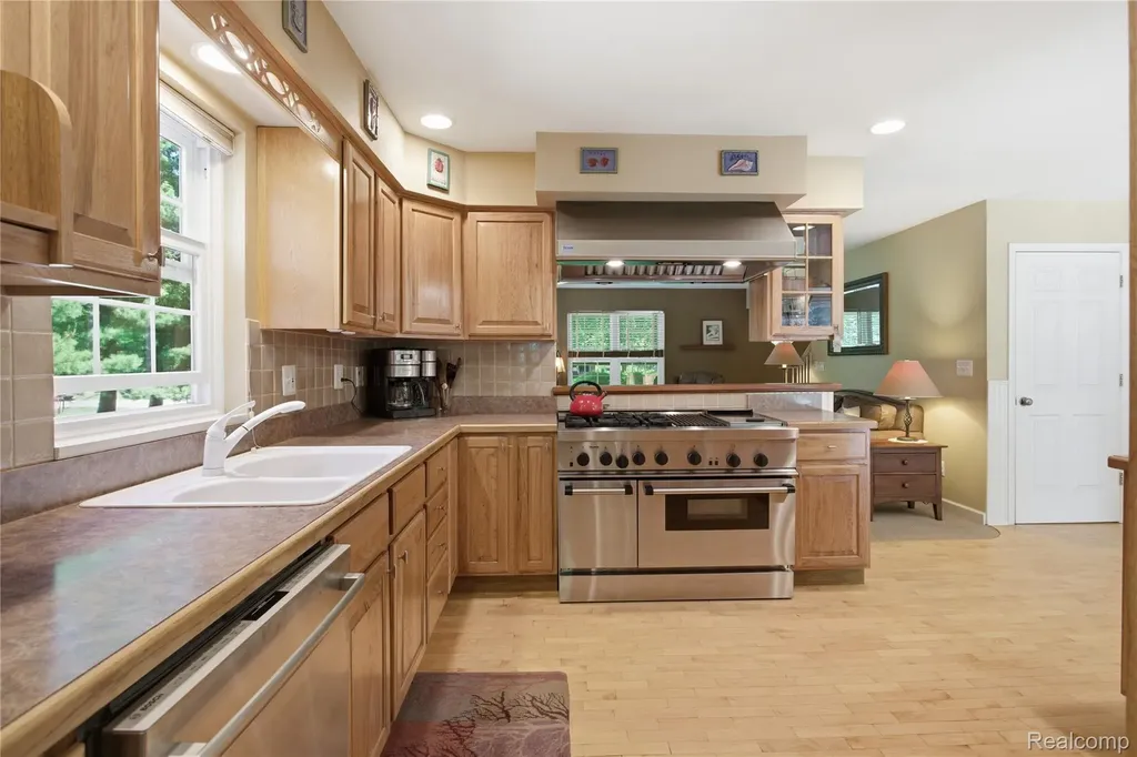830 Hemingway Road Orion Charter Township MI 48362