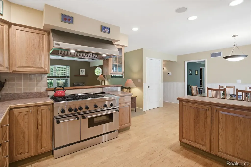 830 Hemingway Road Orion Charter Township MI 48362