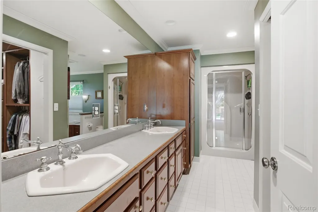 830 Hemingway Road Orion Charter Township MI 48362