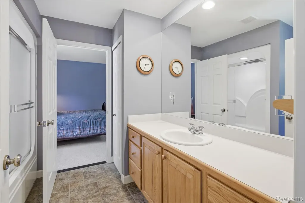 830 Hemingway Road Orion Charter Township MI 48362