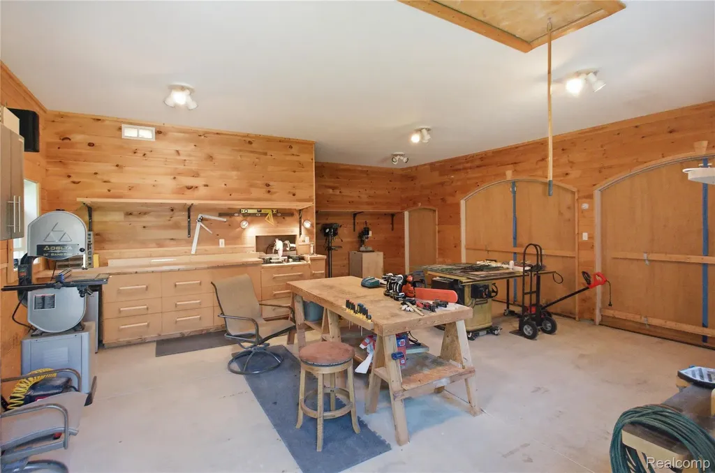830 Hemingway Road Orion Charter Township MI 48362