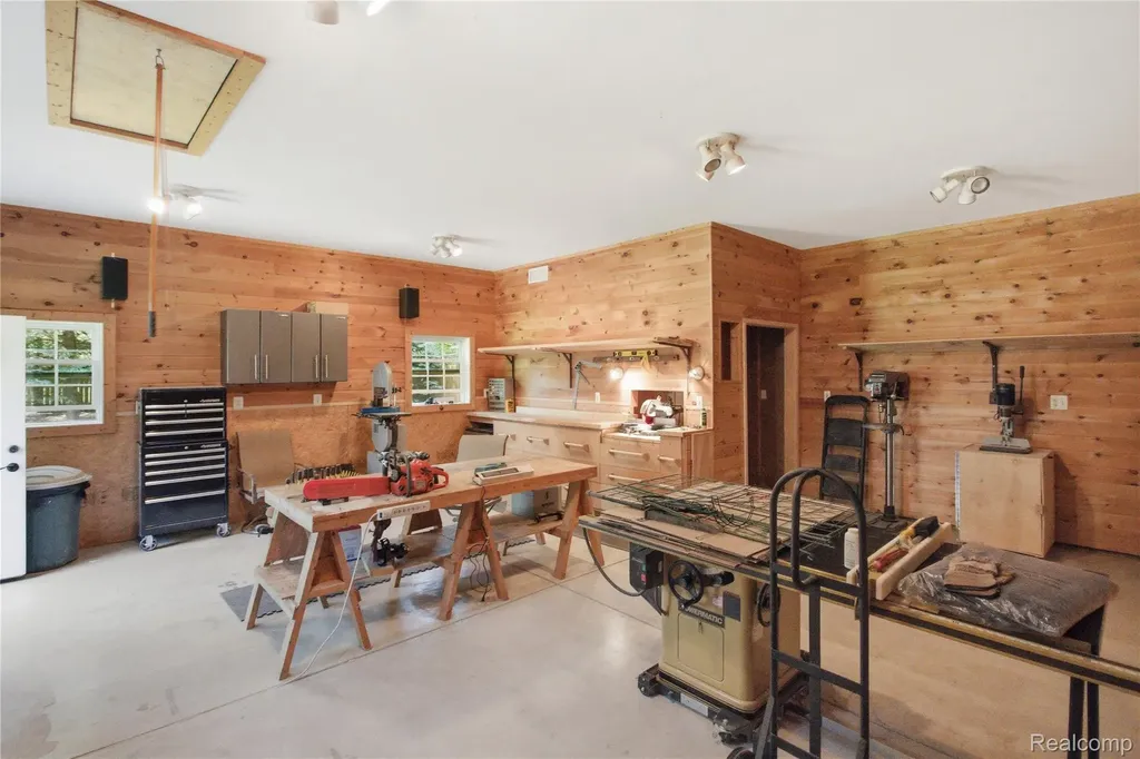 830 Hemingway Road Orion Charter Township MI 48362