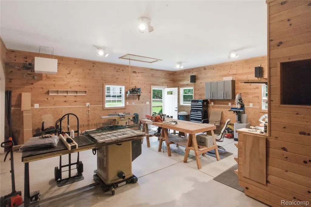 830 Hemingway Road Orion Charter Township MI 48362