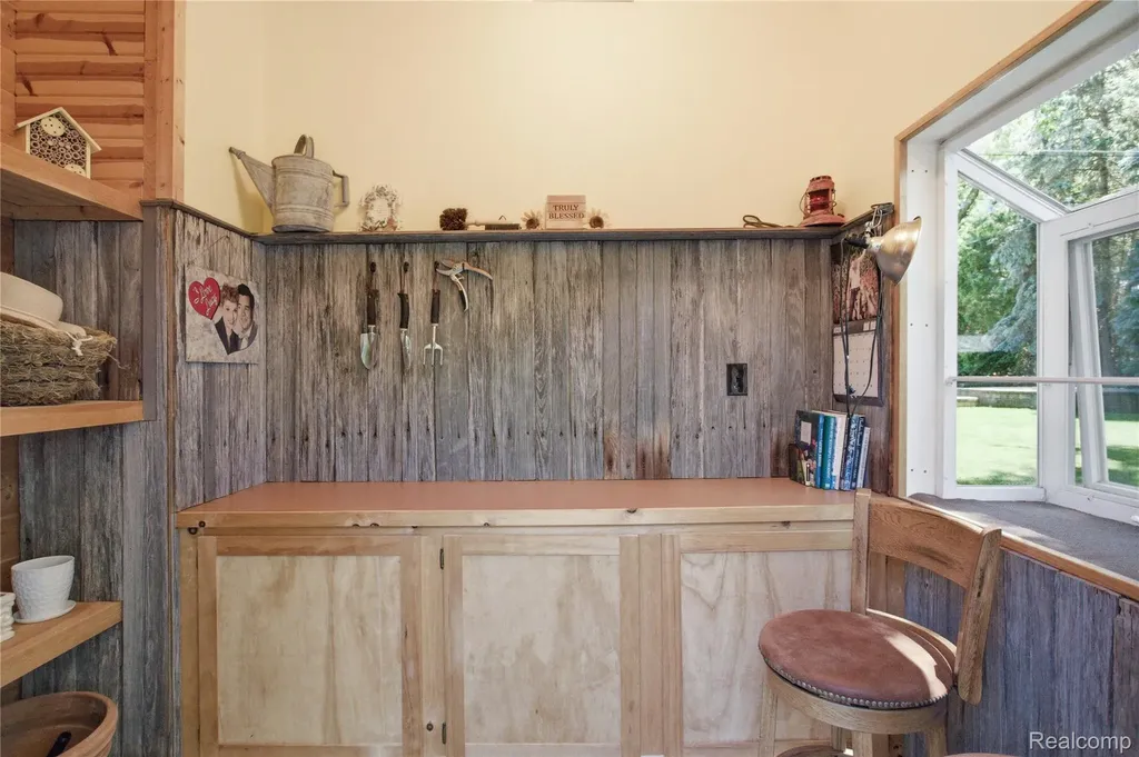 830 Hemingway Road Orion Charter Township MI 48362