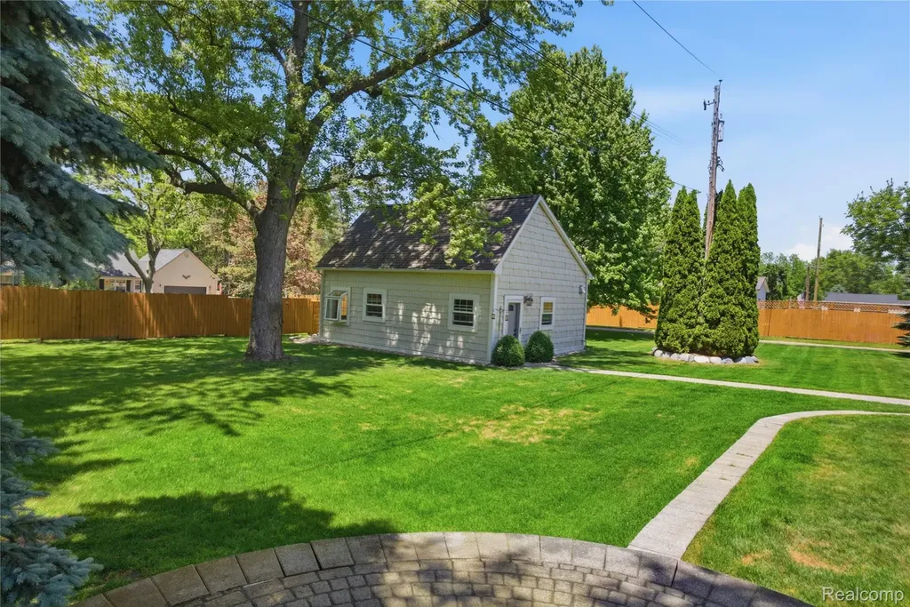830 Hemingway Road Orion Charter Township MI 48362