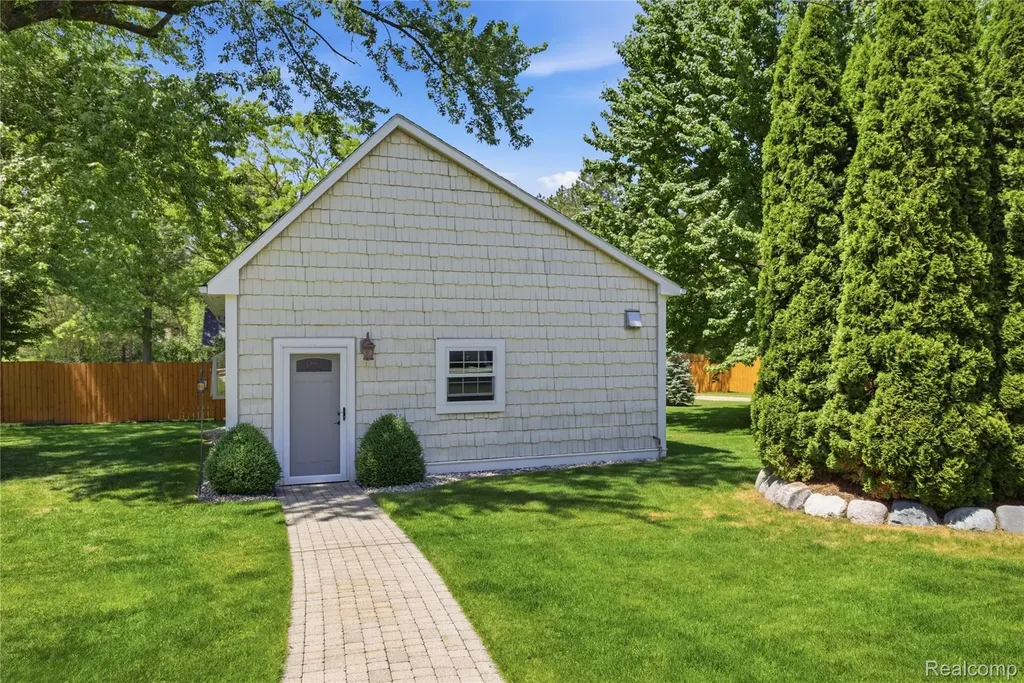 830 Hemingway Road Orion Charter Township MI 48362