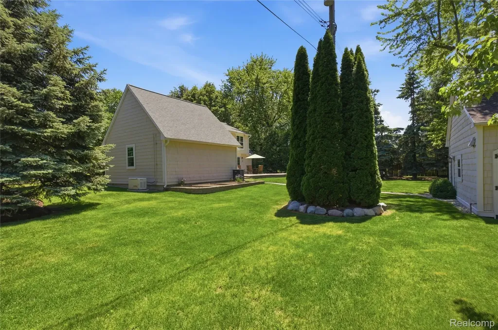 830 Hemingway Road Orion Charter Township MI 48362
