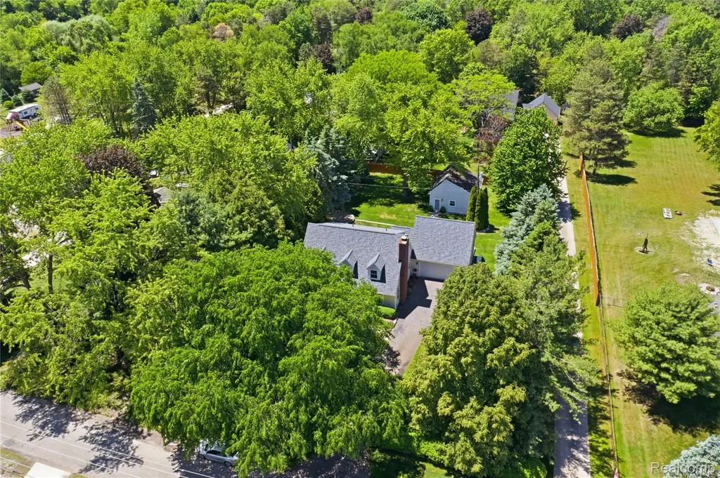 830 Hemingway Road Orion Charter Township MI 48362