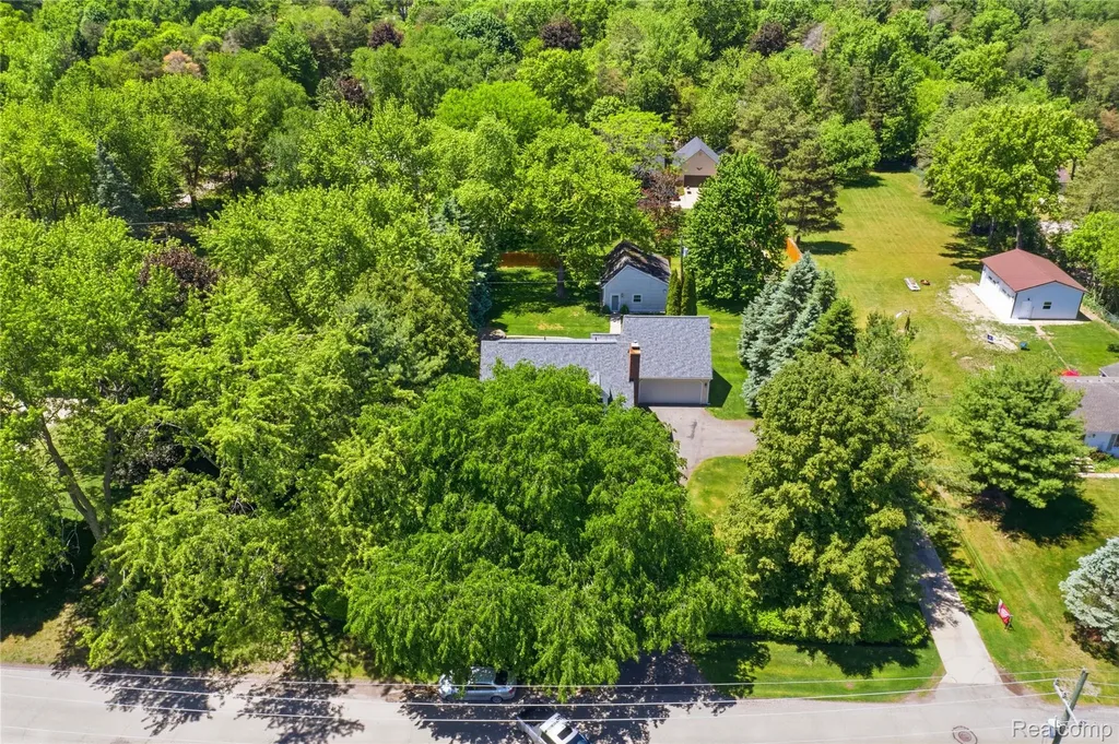 830 Hemingway Road Orion Charter Township MI 48362
