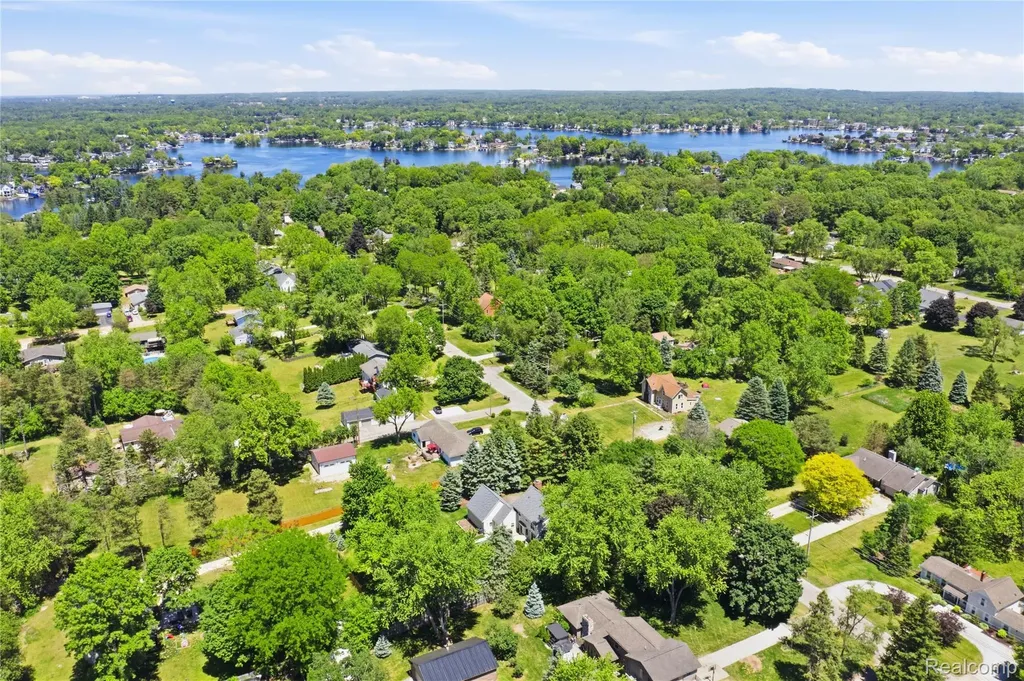 830 Hemingway Road Orion Charter Township MI 48362