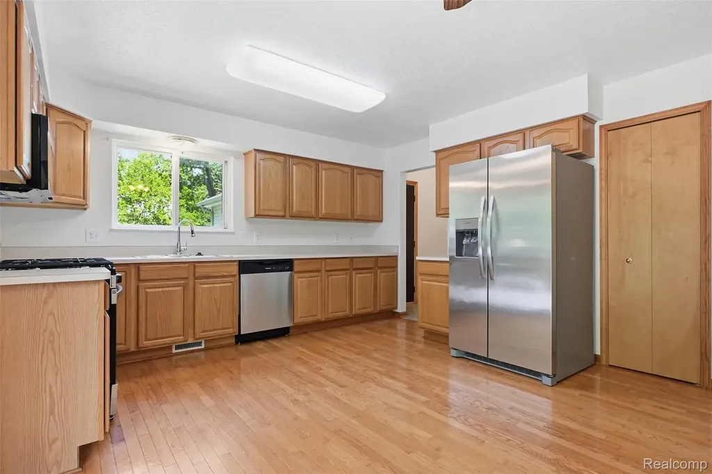 4482 Pleasant Valley Road Brighton Township MI 48114