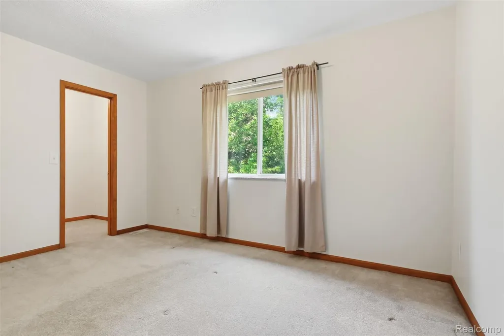 4482 Pleasant Valley Road Brighton Township MI 48114