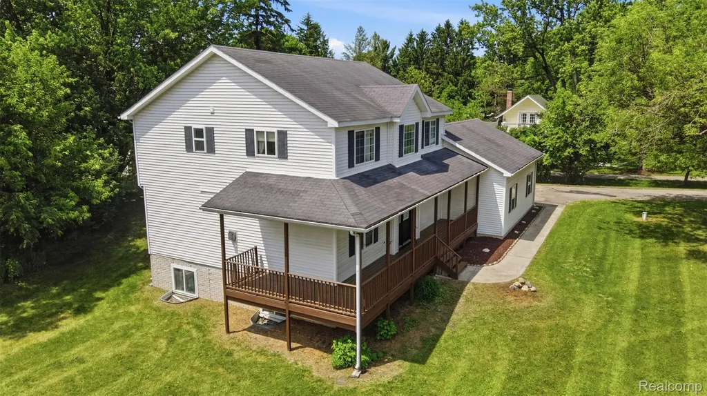 4482 Pleasant Valley Road Brighton Township MI 48114