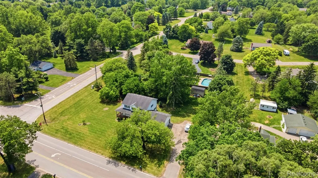 4482 Pleasant Valley Road Brighton Township MI 48114