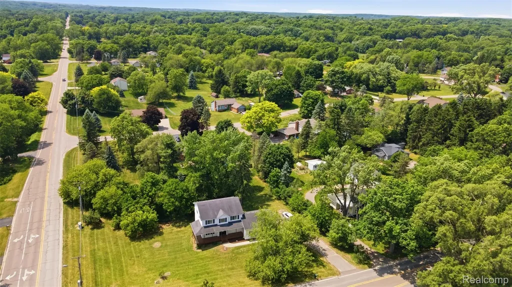 4482 Pleasant Valley Road Brighton Township MI 48114