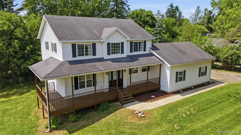 4482 Pleasant Valley Road Brighton Township MI 48114