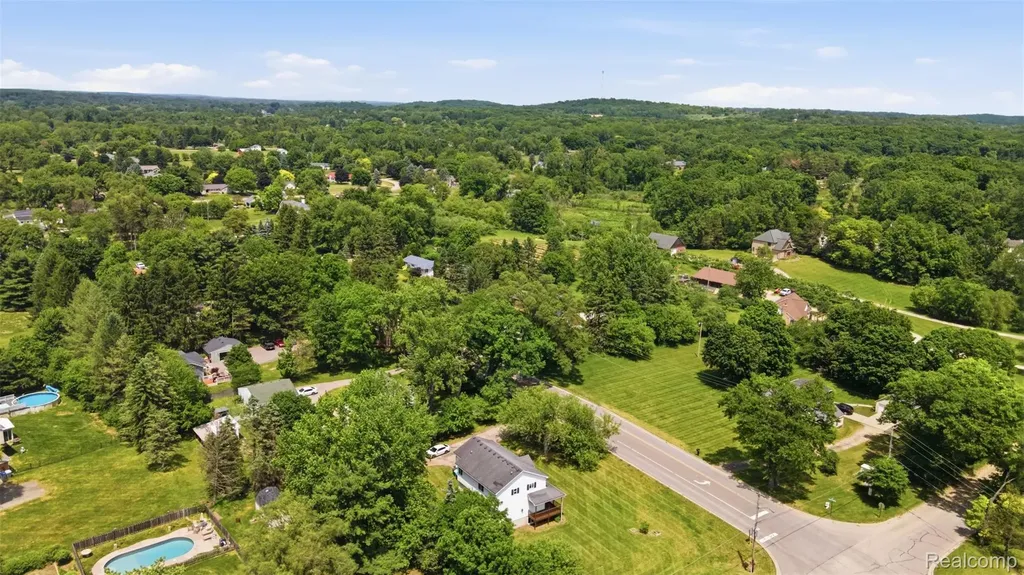 4482 Pleasant Valley Road Brighton Township MI 48114