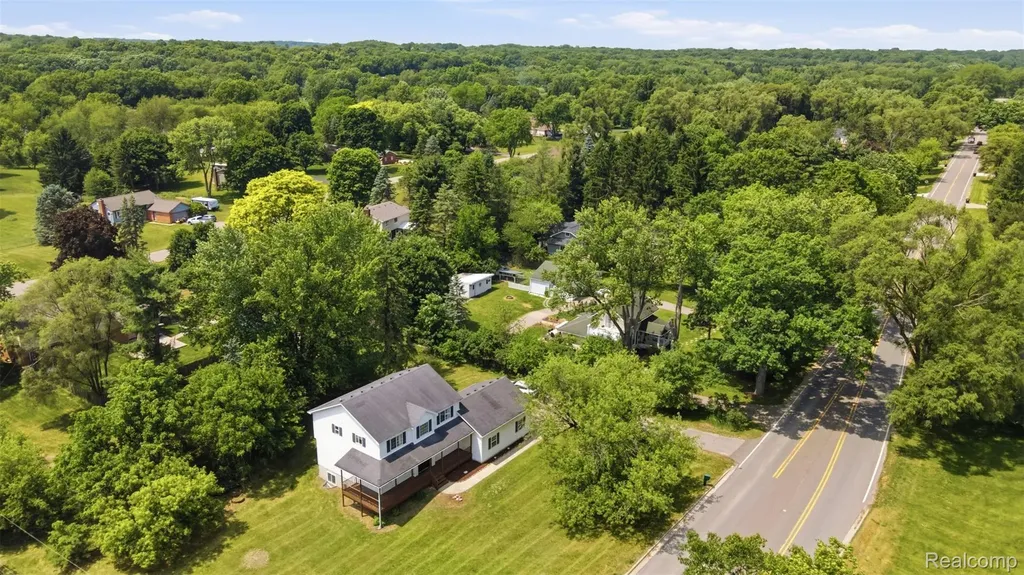 4482 Pleasant Valley Road Brighton Township MI 48114