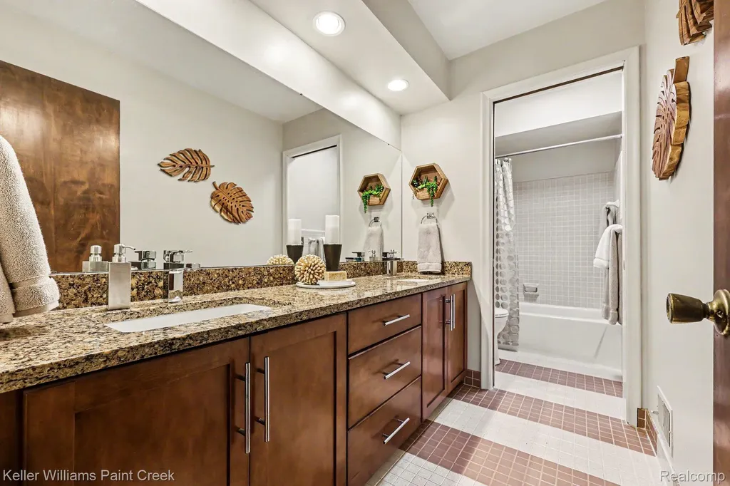 2911 Walmsley Circle Drive Orion Charter Township MI 48360