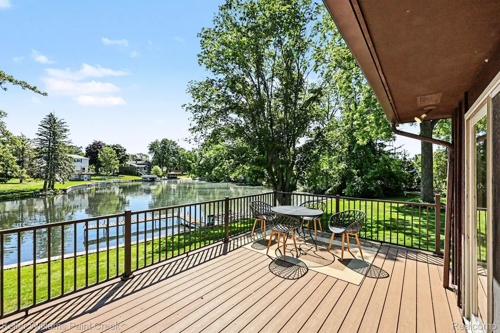2911 Walmsley Circle Drive Orion Charter Township MI 48360