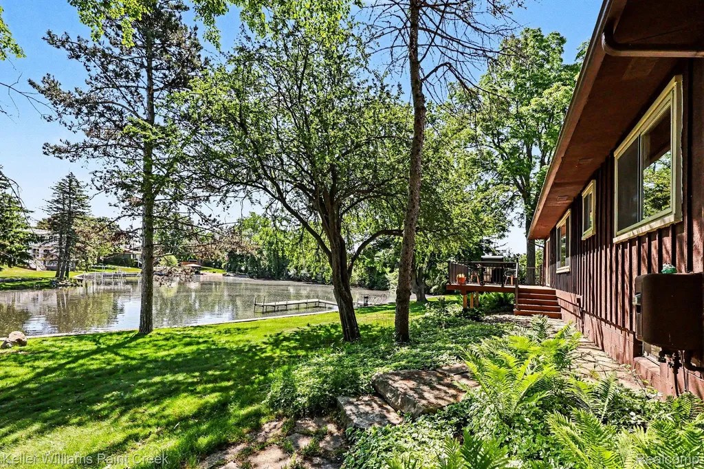 2911 Walmsley Circle Drive Orion Charter Township MI 48360