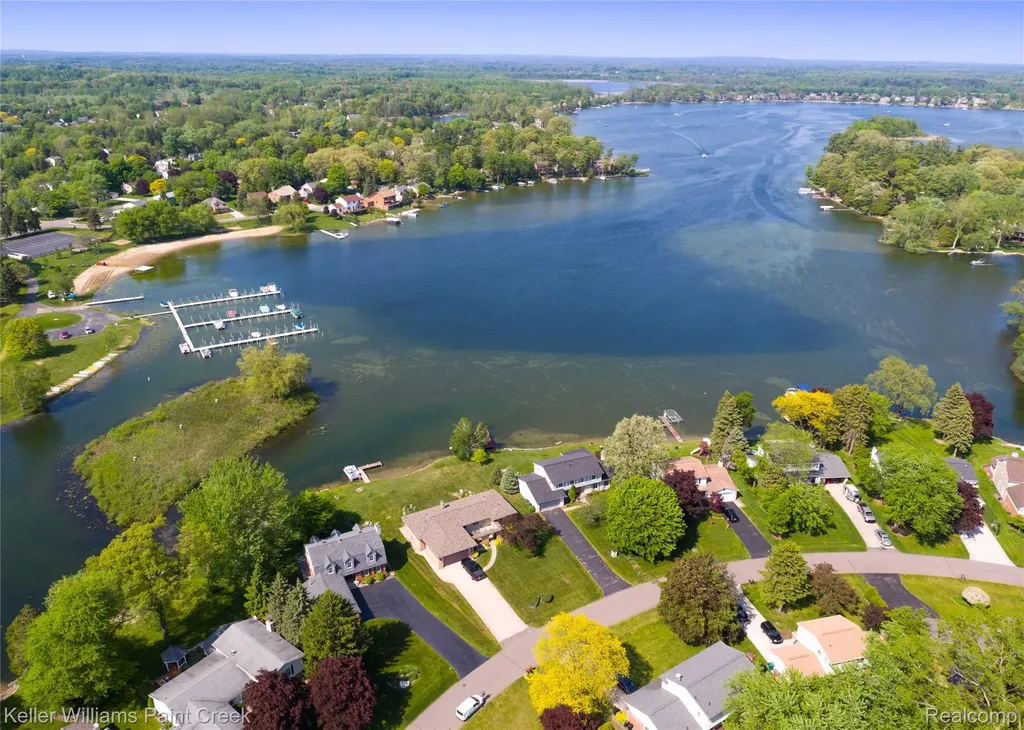 2911 Walmsley Circle Drive Orion Charter Township MI 48360